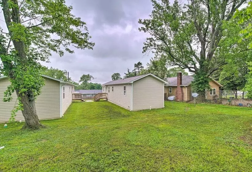 Pet Friendly West Plains Home Near Downtown!
