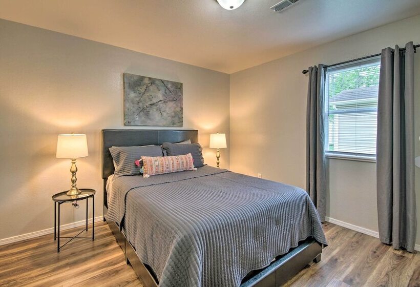 Pet Friendly West Plains Home Near Downtown!