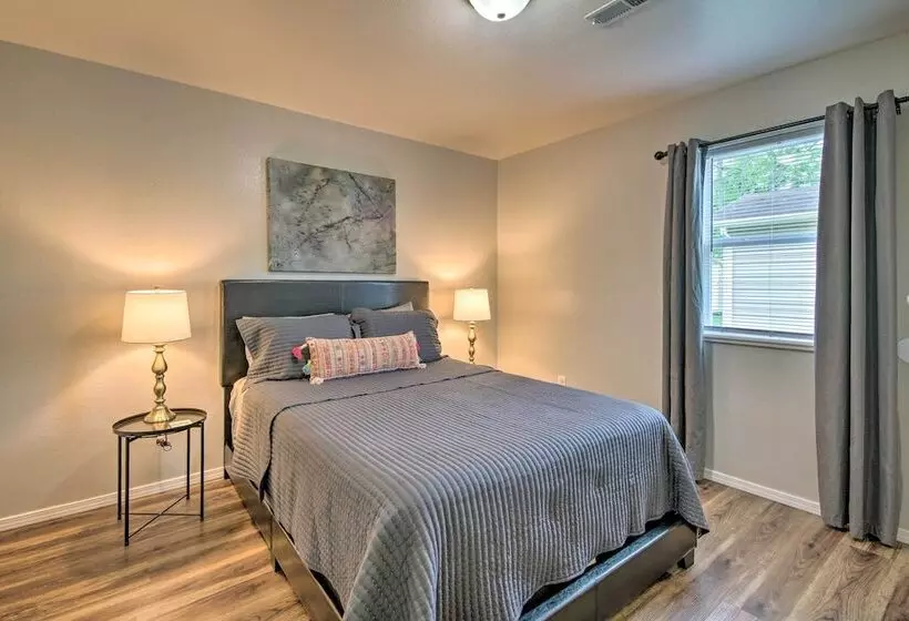 Pet Friendly West Plains Home Near Downtown!