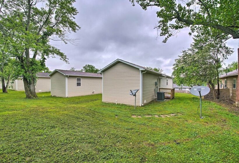 Pet Friendly West Plains Home Near Downtown!