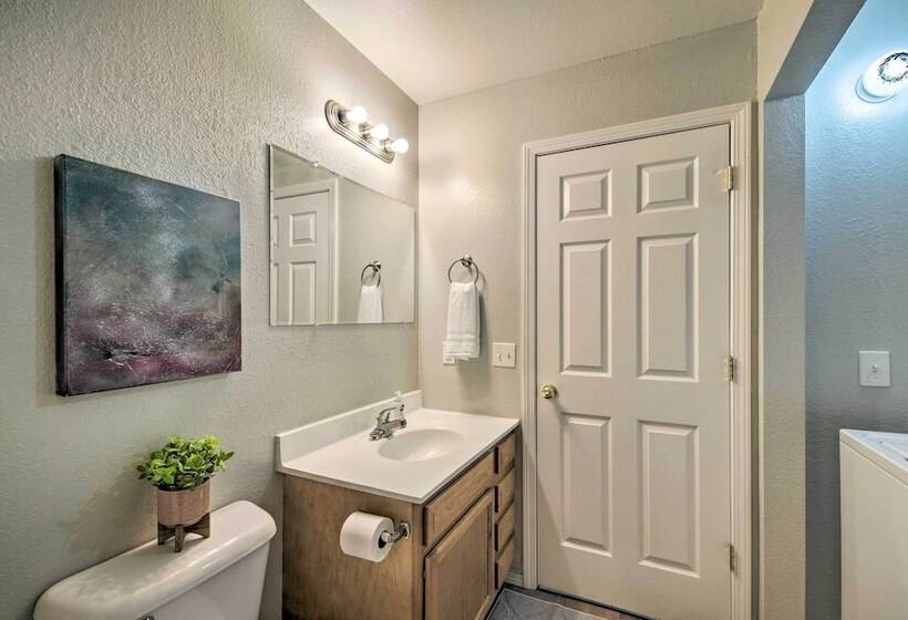 Pet Friendly West Plains Home Near Downtown!