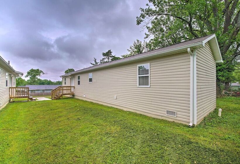 Pet Friendly West Plains Home Near Downtown!