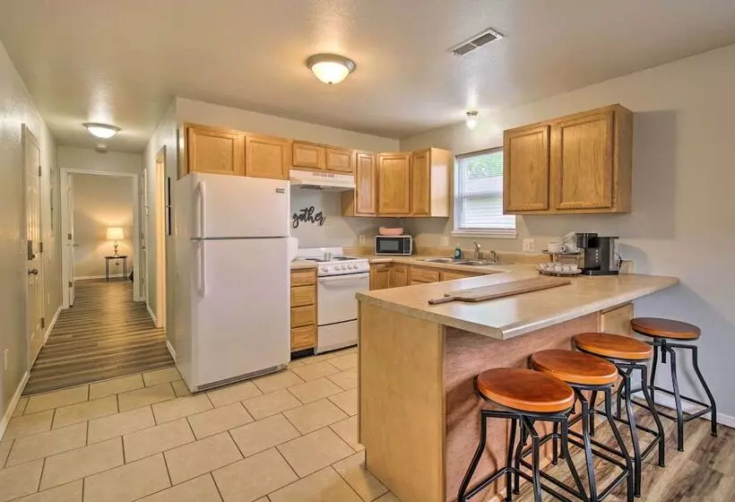 Pet Friendly West Plains Home Near Downtown!
