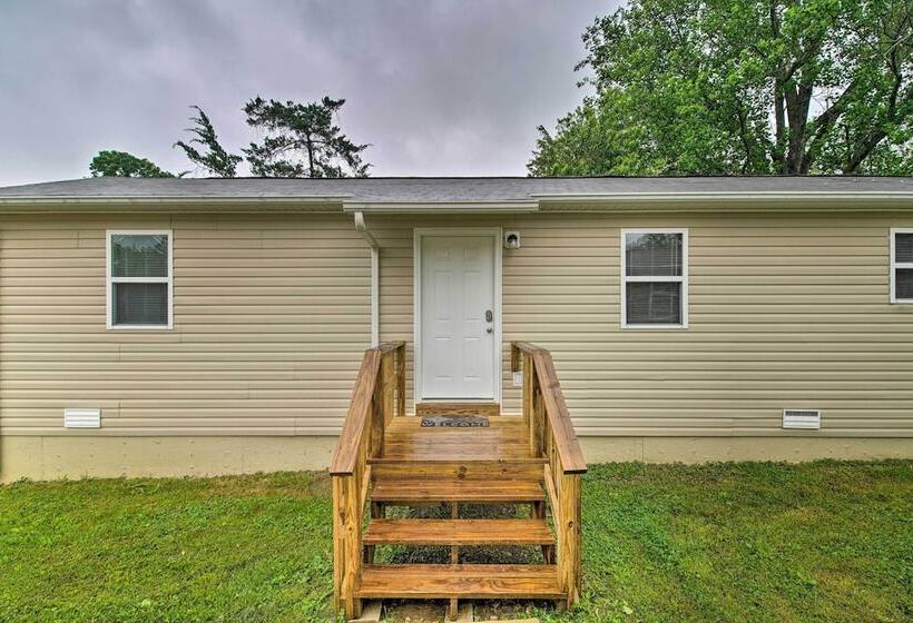 Pet Friendly West Plains Home Near Downtown!