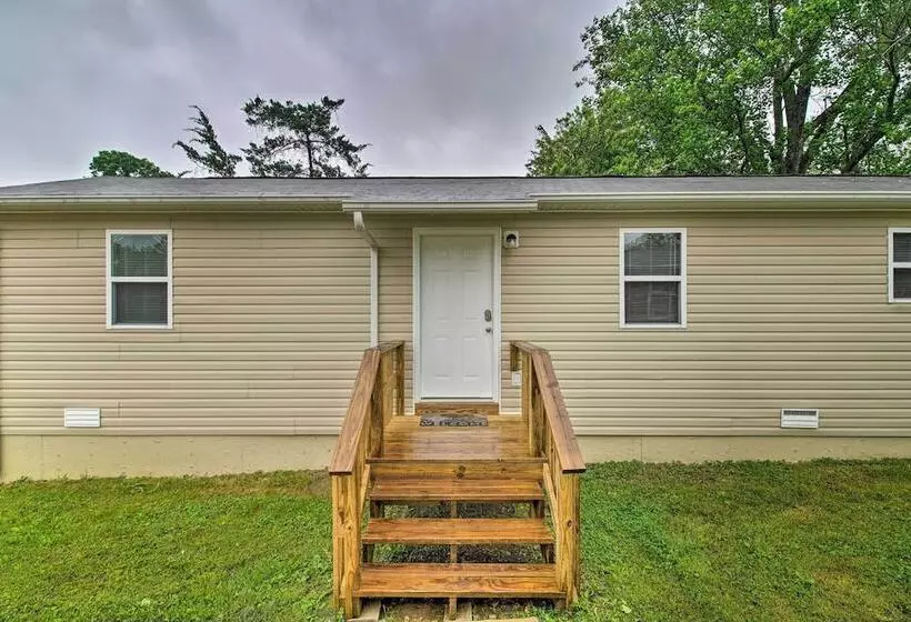 Pet Friendly West Plains Home Near Downtown!