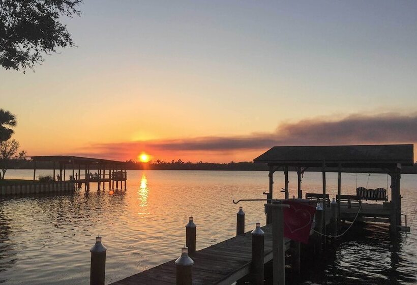 Picturesque Retreat On St Johns River + Docks