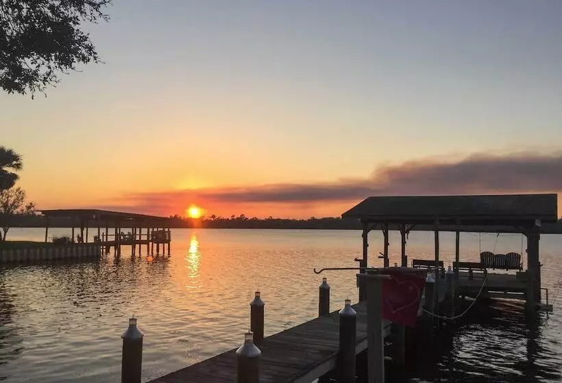 Picturesque Retreat On St Johns River + Docks