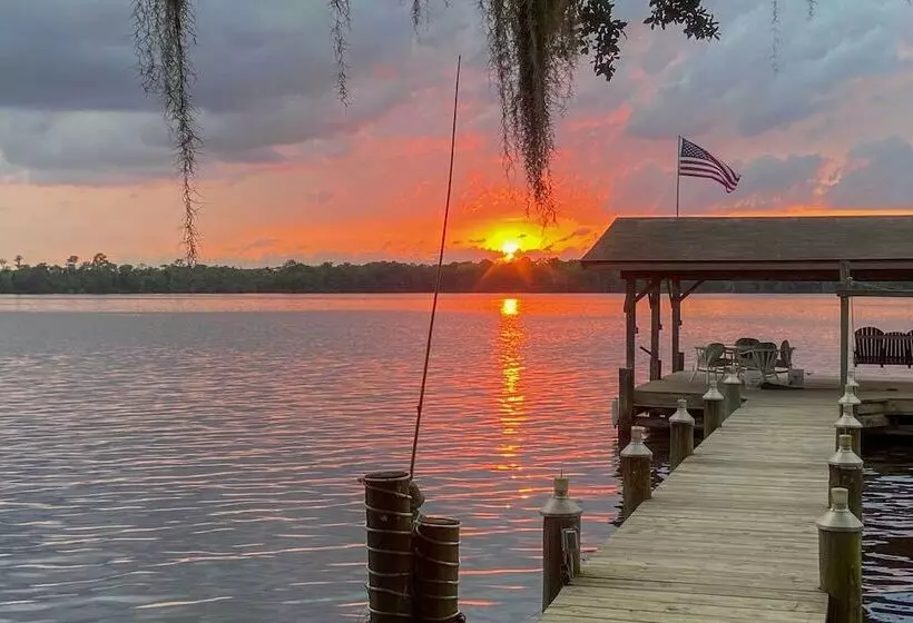Picturesque Retreat On St Johns River + Docks