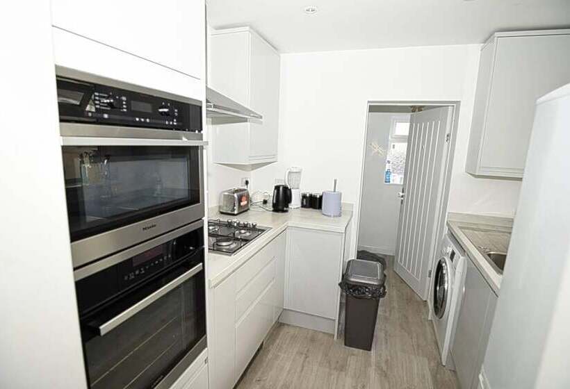 דירת נופש Fine 3 Bed House In Manchester For Up To 6 People