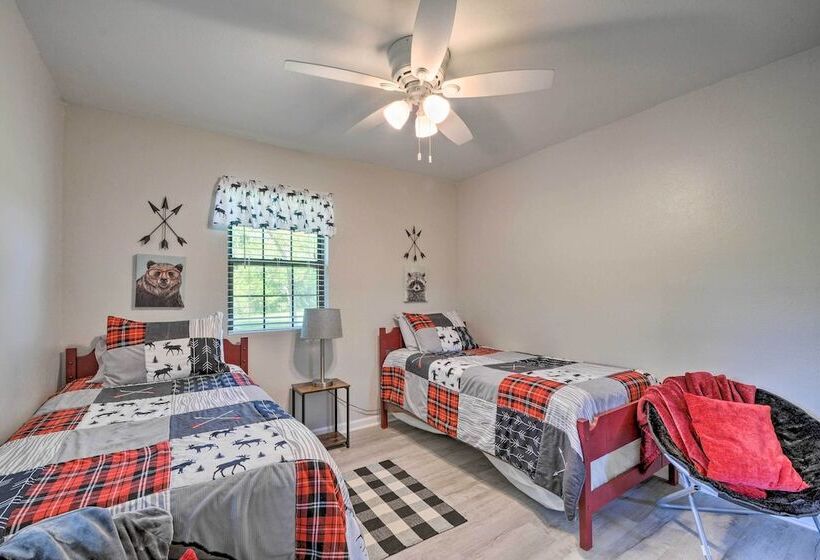 Rustic Ironton Home W/ Deck & Fire Pit On Creek!