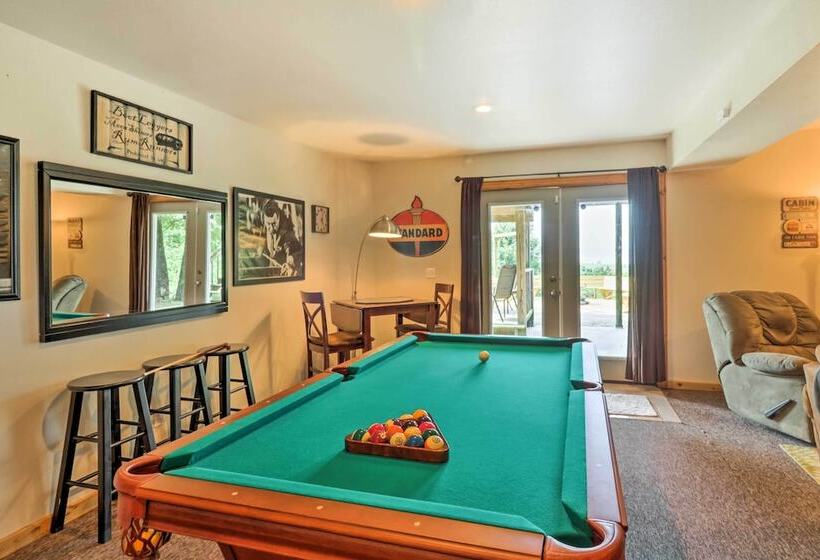 Rustic Lamar Cabin W/ Deck & Private Hot Tub