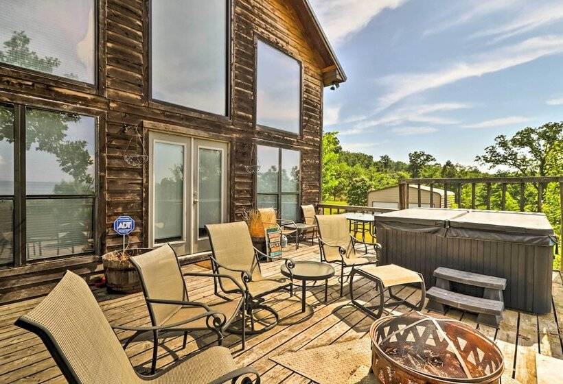 Rustic Lamar Cabin W/ Deck & Private Hot Tub