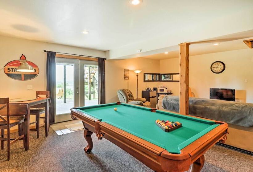 Rustic Lamar Cabin W/ Deck & Private Hot Tub