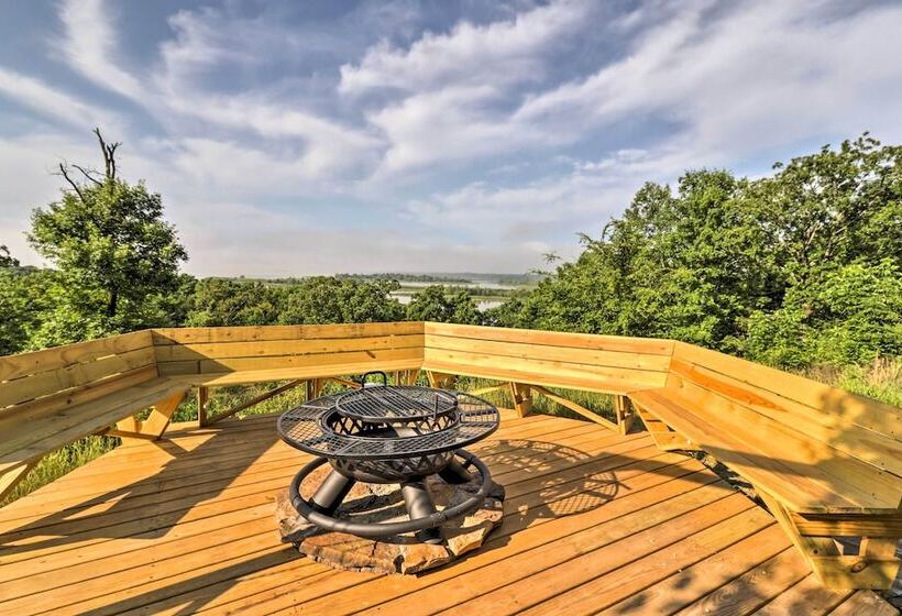 Rustic Lamar Cabin W/ Deck & Private Hot Tub