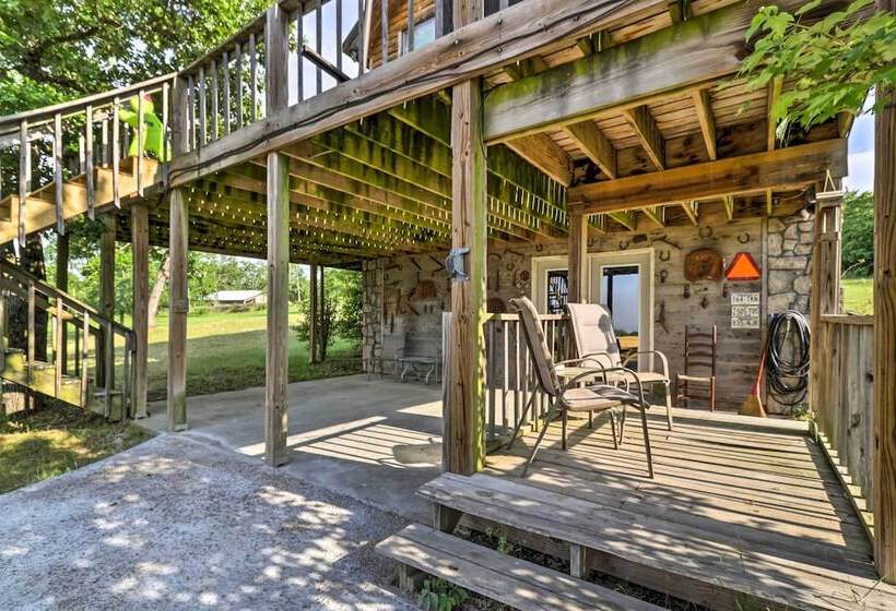 Rustic Lamar Cabin W/ Deck & Private Hot Tub