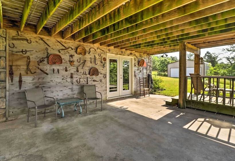 Rustic Lamar Cabin W/ Deck & Private Hot Tub