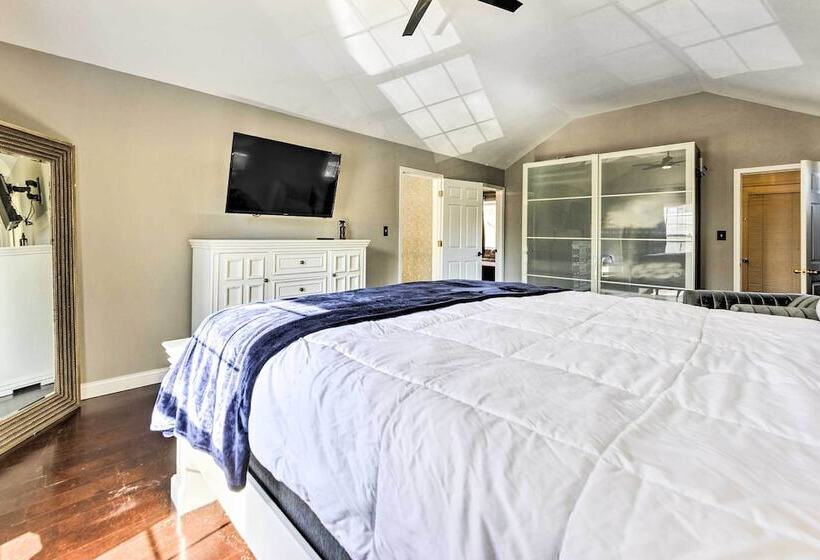 Saint Charles House Near Historic Downtown!