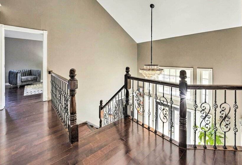 Saint Charles House Near Historic Downtown!