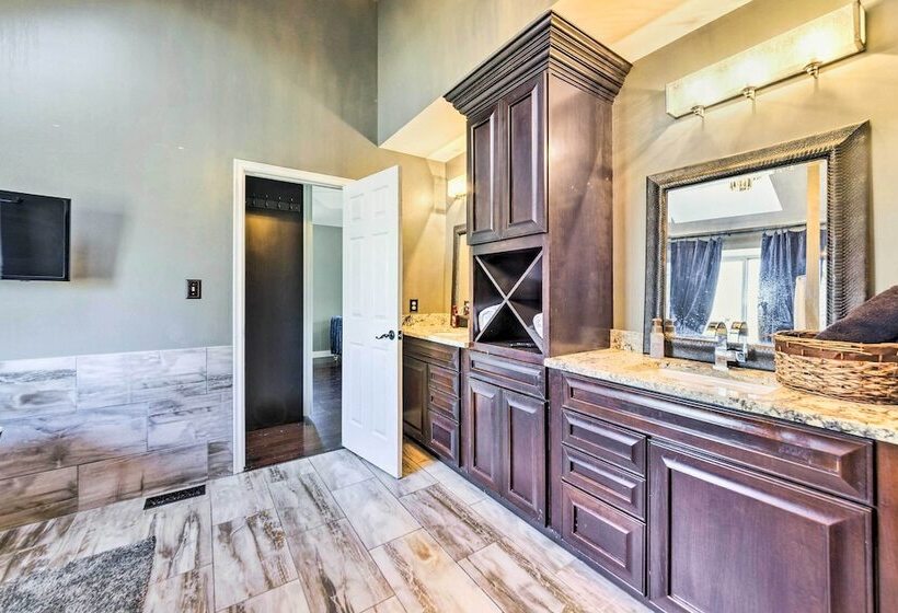 Saint Charles House Near Historic Downtown!