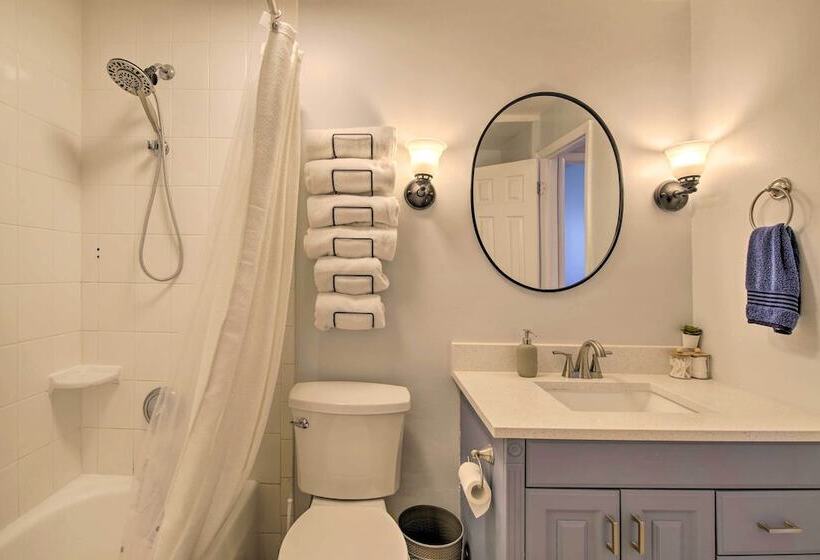 Quiet Satellite Beach Home W/ Lanai, Walk To Beach