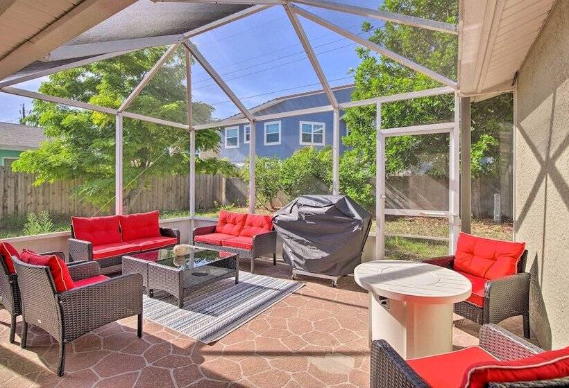 Quiet Satellite Beach Home W/ Lanai, Walk To Beach