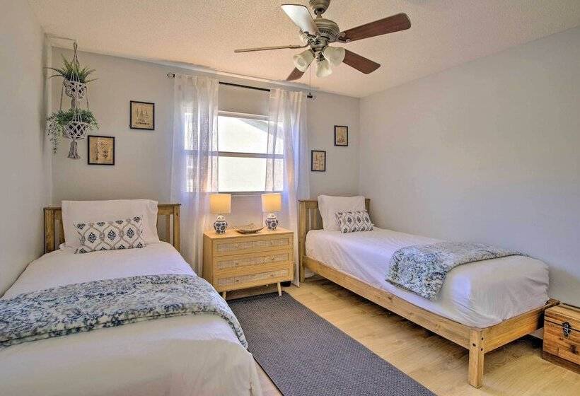 Quiet Satellite Beach Home W/ Lanai, Walk To Beach