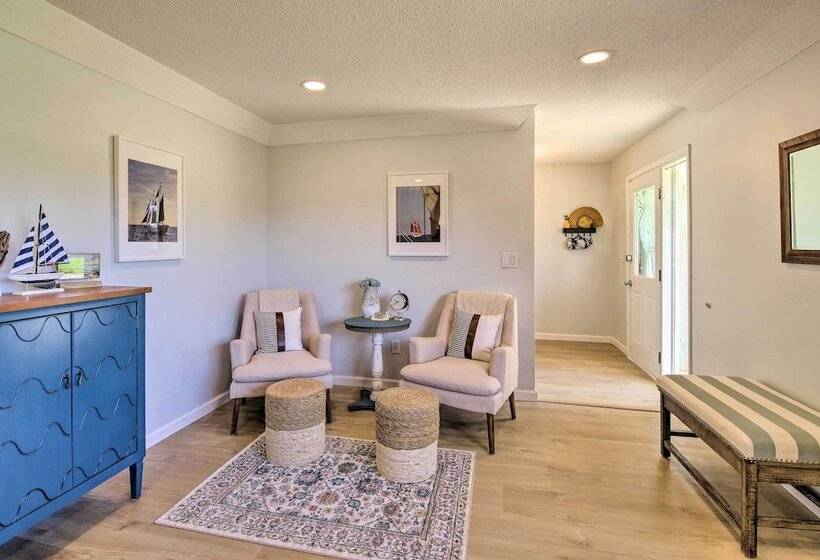 Quiet Satellite Beach Home W/ Lanai, Walk To Beach