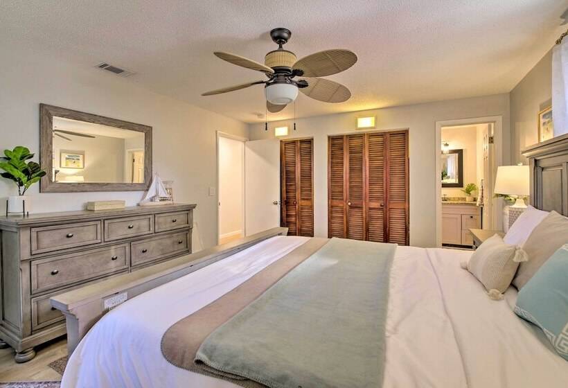 Quiet Satellite Beach Home W/ Lanai, Walk To Beach