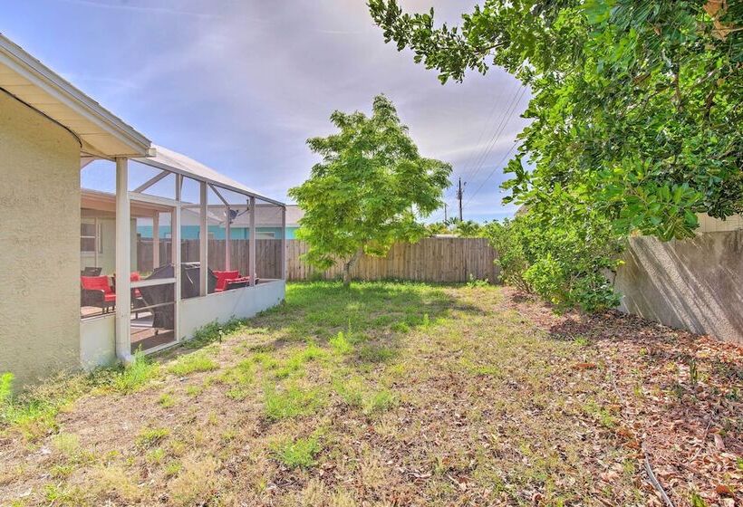 Quiet Satellite Beach Home W/ Lanai, Walk To Beach