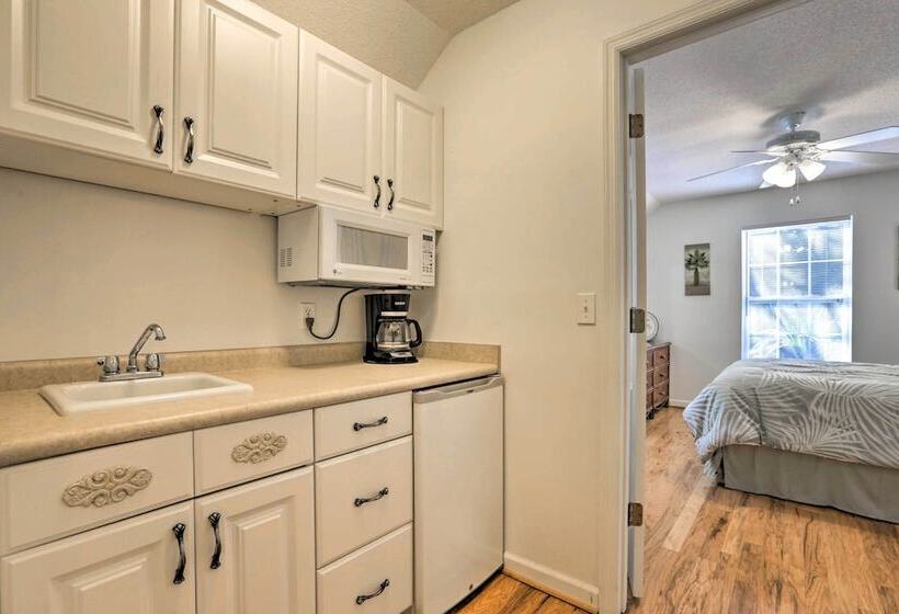 Seagrass Cottage  < 1 Mi To Fishing, Boating