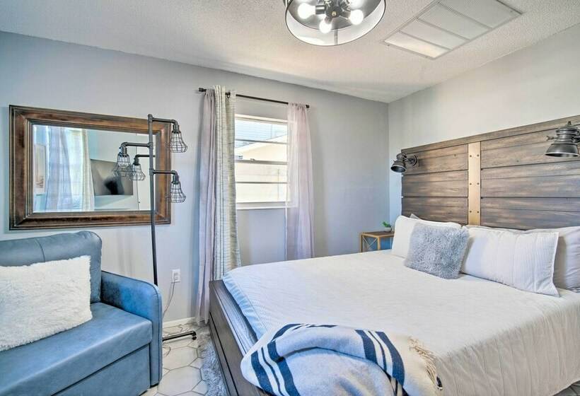 Spacious Gulf Front Hudson Home W/ Dock!