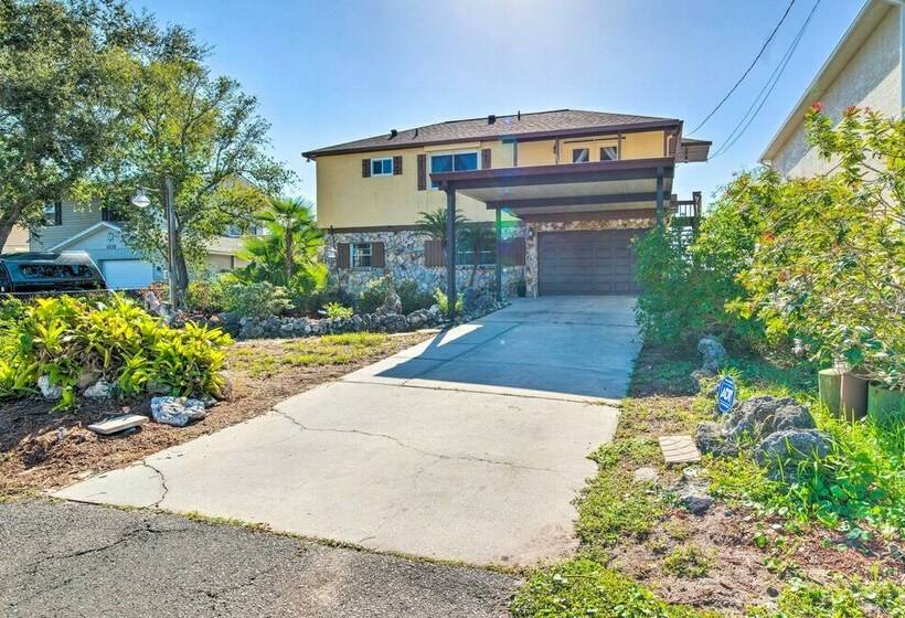 Spacious Gulf Front Hudson Home W/ Dock!