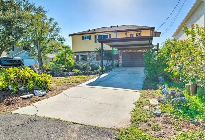 Spacious Gulf Front Hudson Home W/ Dock!
