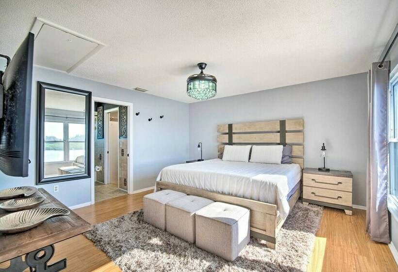 Spacious Gulf Front Hudson Home W/ Dock!