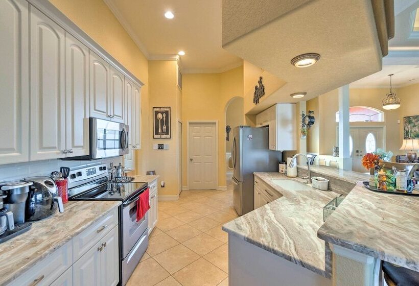 Spacious Port Charlotte Home W/ Lanai!