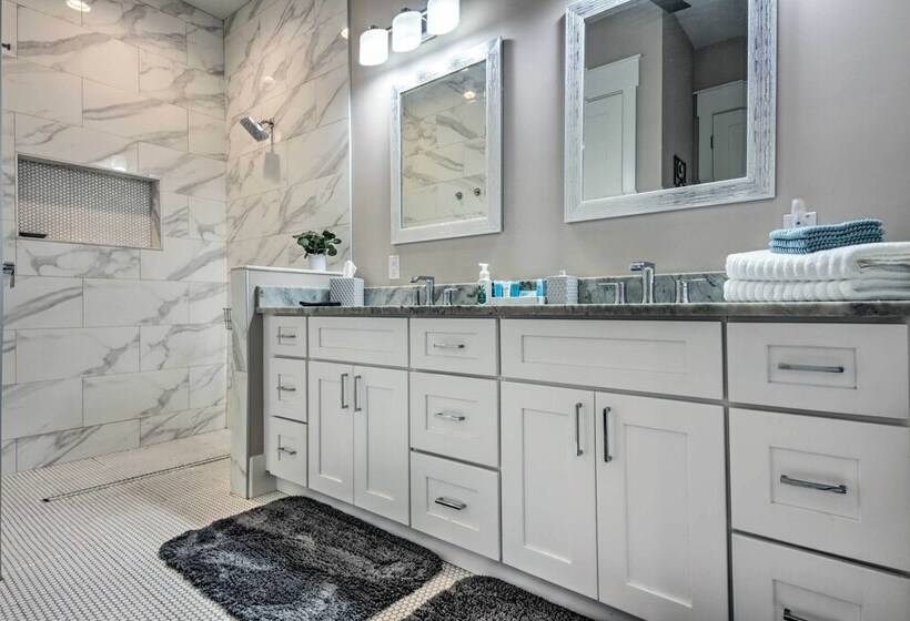 Sprawling Fort Denaud Paradise: Pool, Hot Tub