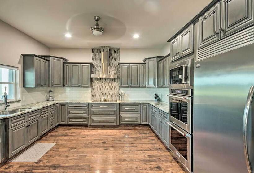 Sprawling Fort Denaud Paradise: Pool, Hot Tub