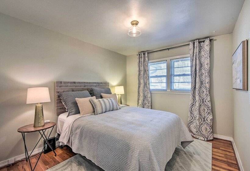 Stunning Seneca Home W/ Lake Keowee Access!