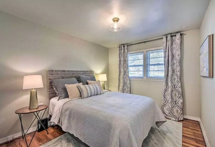 Stunning Seneca Home W/ Lake Keowee Access!