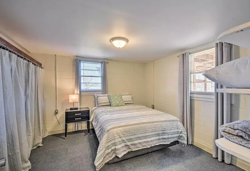 Stunning Seneca Home W/ Lake Keowee Access!