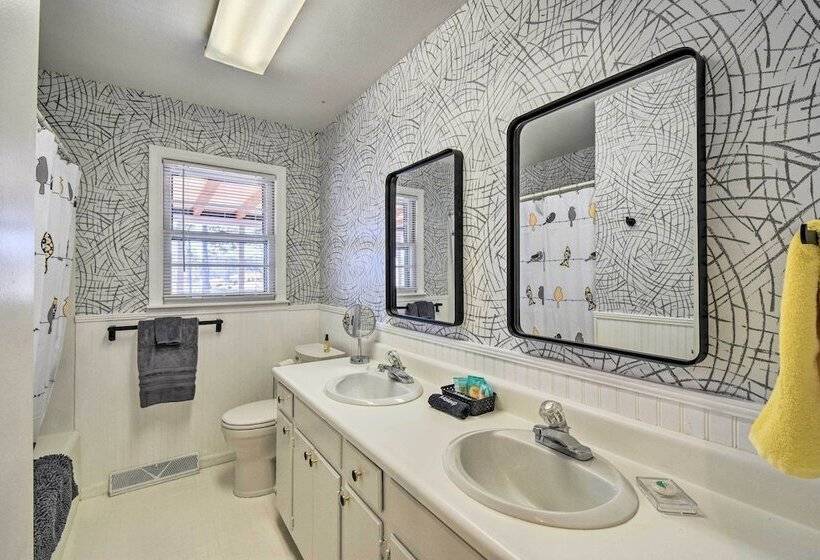 Stunning Seneca Home W/ Lake Keowee Access!