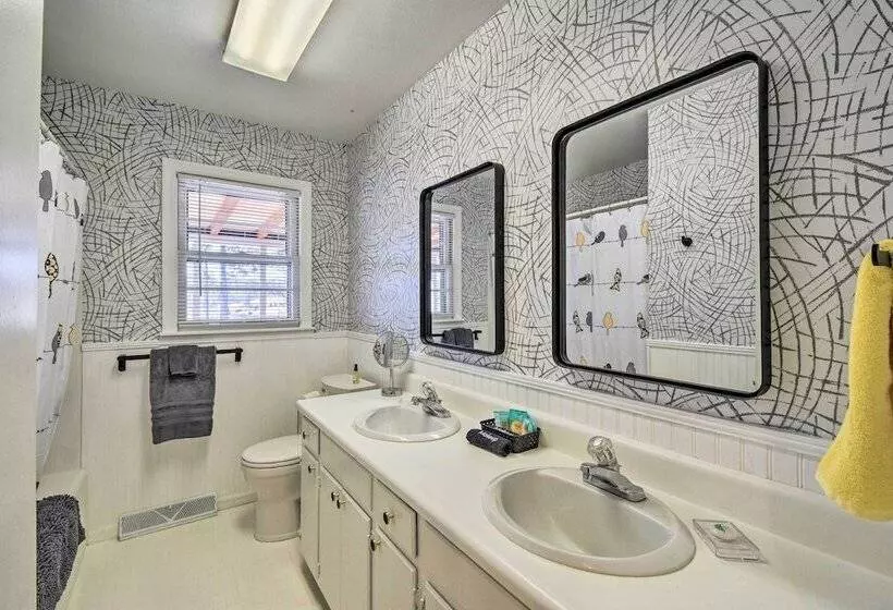 Stunning Seneca Home W/ Lake Keowee Access!