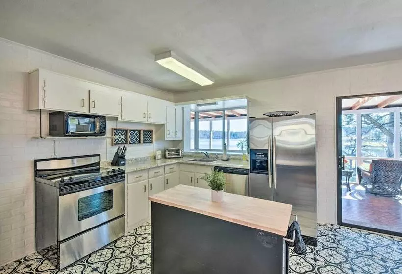 Stunning Seneca Home W/ Lake Keowee Access!