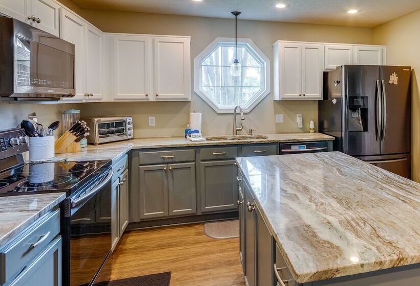 Sunny Pensacola Home W/ Fire Pit & Gas Grill!