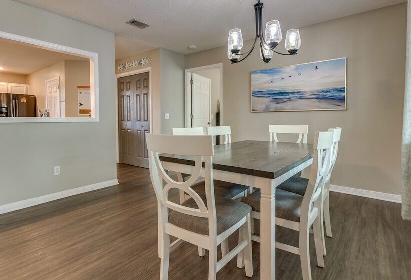 Sunny Pensacola Home W/ Fire Pit & Gas Grill!