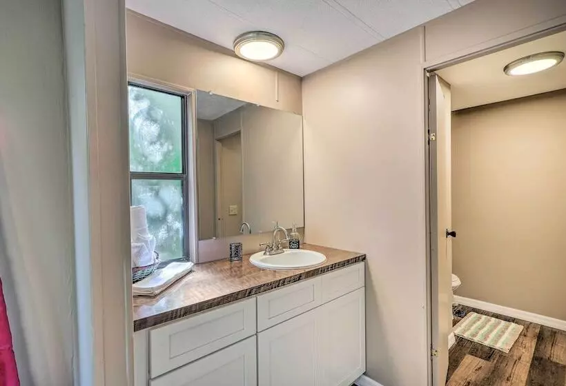 Suwannee Riverfront Home: Grill, Near Springs