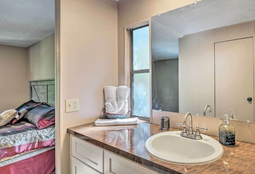 Suwannee Riverfront Home: Grill, Near Springs