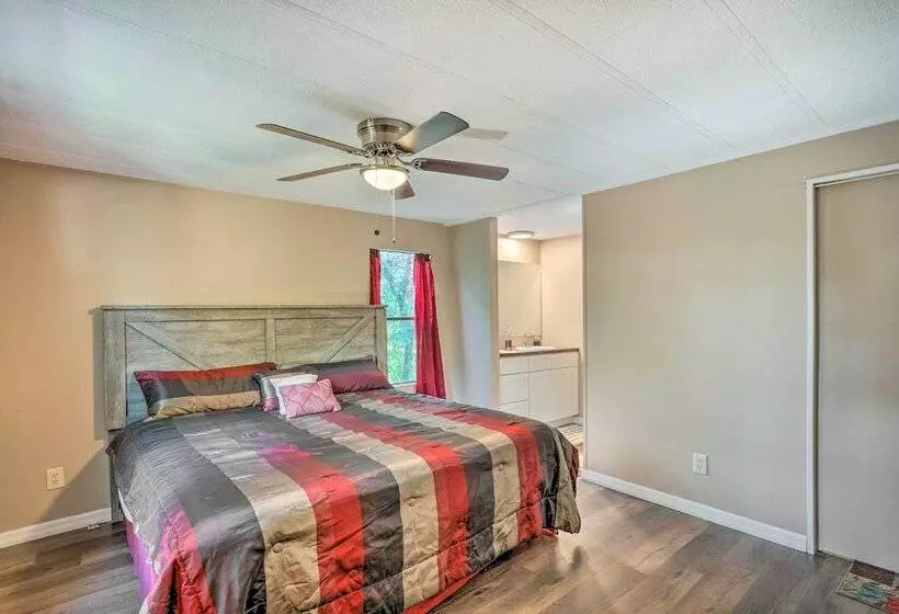 Suwannee Riverfront Home: Grill, Near Springs