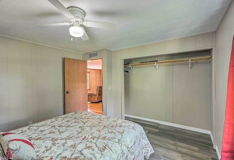 Suwannee Riverfront Home: Grill, Near Springs