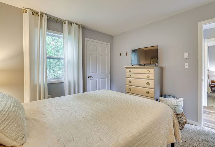 Tobyhanna Home W/ Fire Pit ~ 15 Mi To Ski Resort!